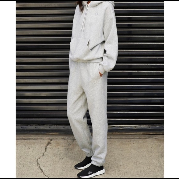 Alo Yoga Accolade Sweatpants Dove Grey 